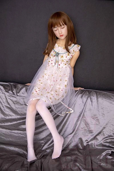 目を閉じる 等身大リアルドール