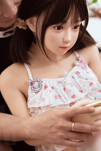 AAカップ セックスドール