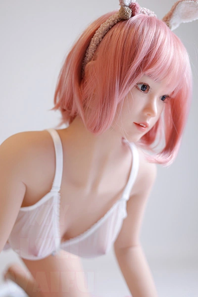 145cm ピンクのショートヘア セクシードール